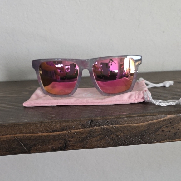 Polarized Pink Sunglasses - Picture 4 of 6